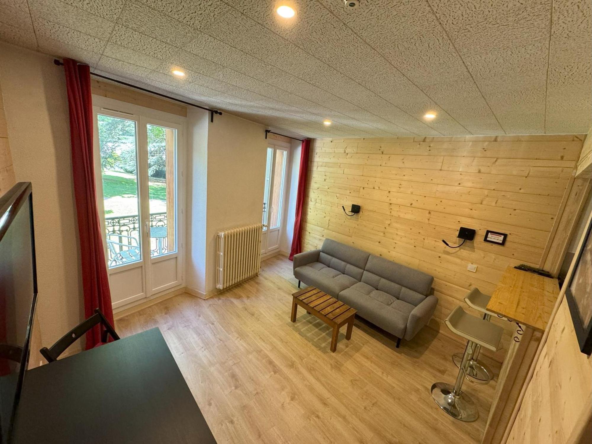 Aparthotel Le Petit Train Bagnères-de-Luchon Exterior foto